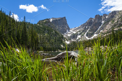 梦湖与哈利特峰和平顶山
