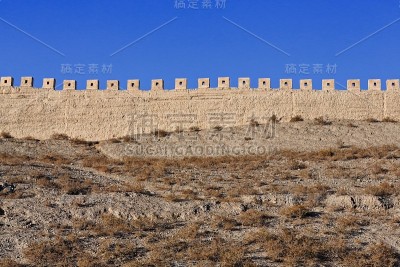 嘉峪关要塞的夯土砖墙。中国-甘肃嘉峪关城市- 0723