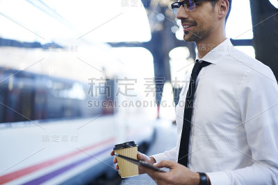 火车站上的商人