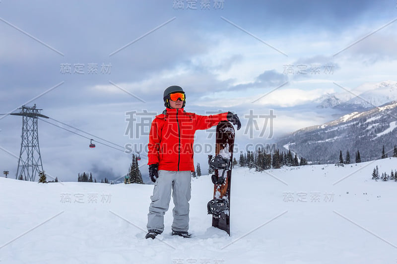 在惠斯勒山滑雪的男子