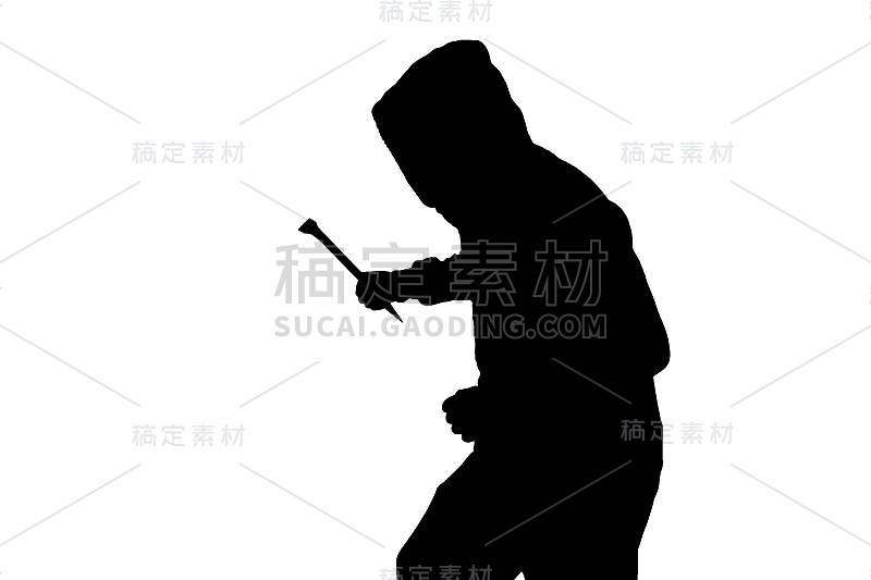 带着撬棍的罪犯被隔离在白色背景下。穿着黑色帽衫的强盗。