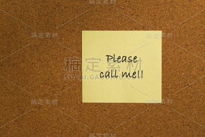 黄色便利贴提醒“请打电话给我”