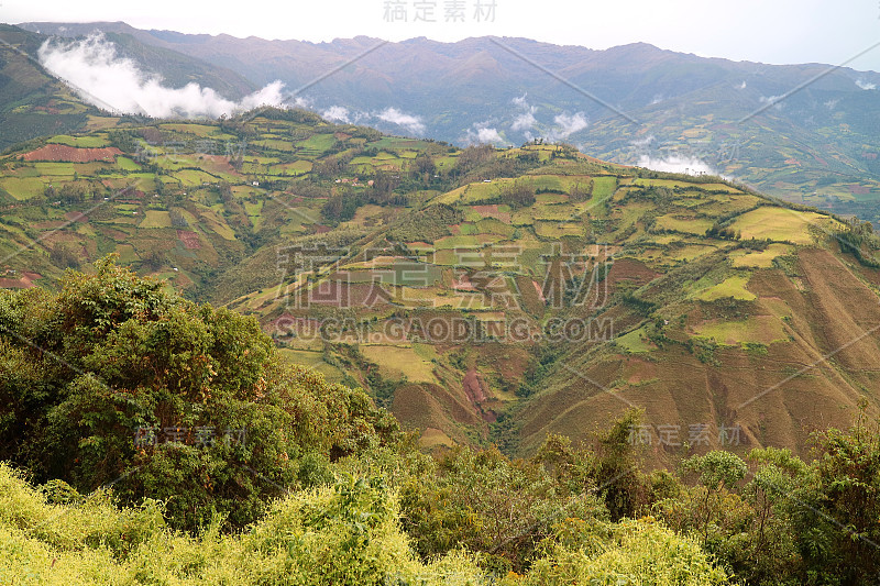 全景鸟瞰亚马逊地区高地从库拉普古城堡，秘鲁北部