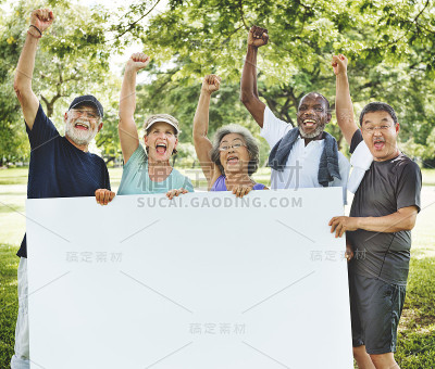 一群持空板观念的人
