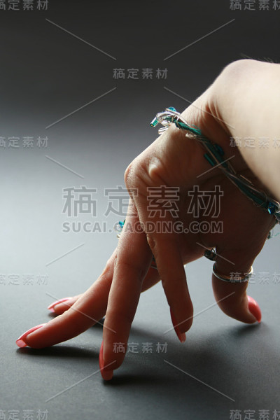 漂亮的手与美甲
