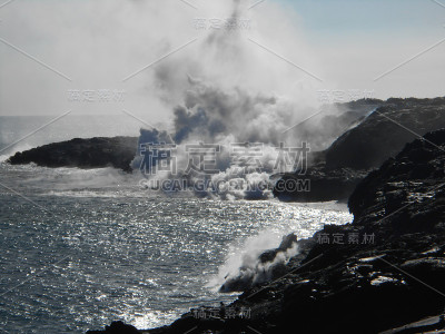 夏威夷大岛上的熔岩流入太平洋。