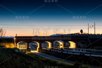 托斯卡纳市玛尔玛的旧火车天桥