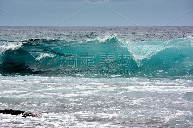 热带拍岸浪的波型