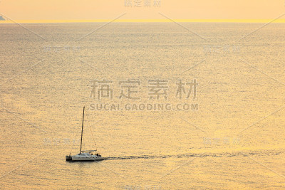 海面上的游艇