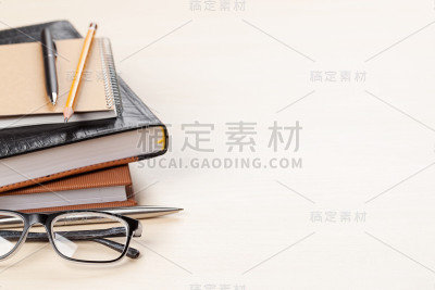 的办公桌上