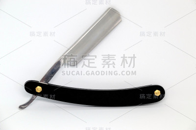 黑色直剃刀孤立在白色背景上