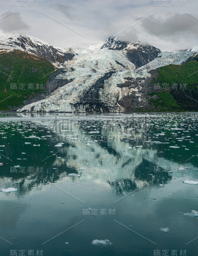 在学院峡湾巡航