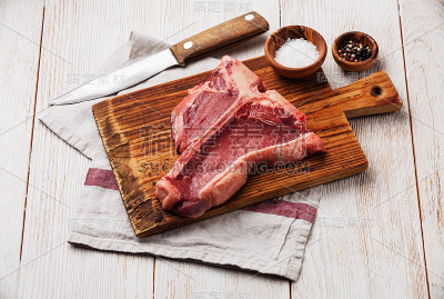 生肉t骨牛排