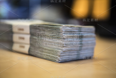 一包钱——一大堆钞票