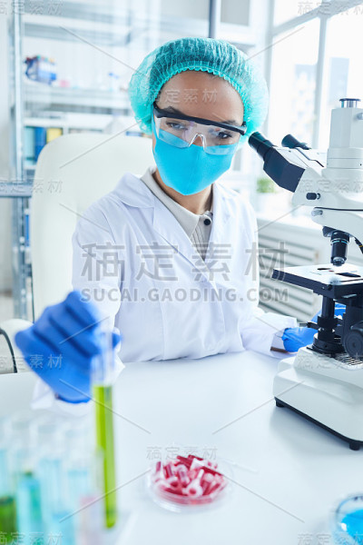实验室女研究员