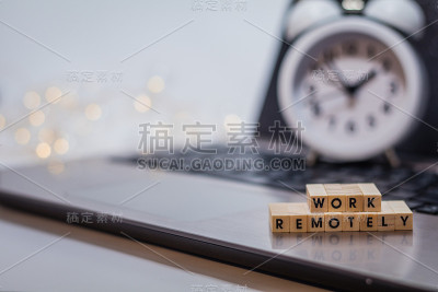 远程工作概念，建议您随时随地使用笔记本电脑工作