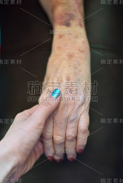 手有老有少