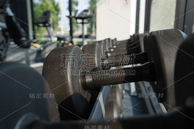 健身房的哑铃