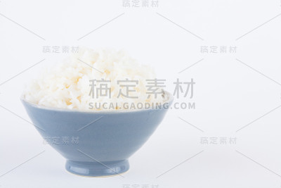 装满米饭的碗