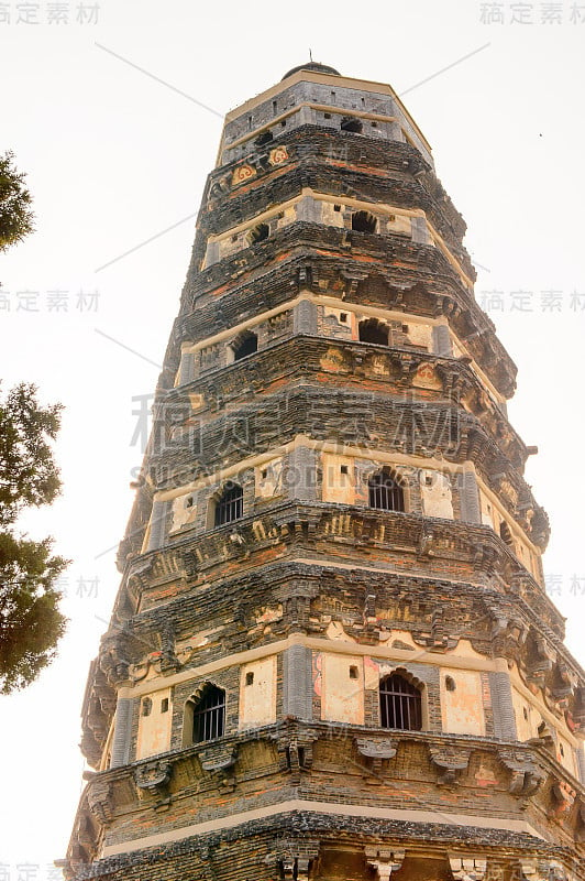 云雁塔(Tiger Hill Pagoda)位于中国东部江苏省苏州市的虎山上。