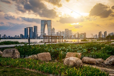 中国苏州现代城市建筑夜景