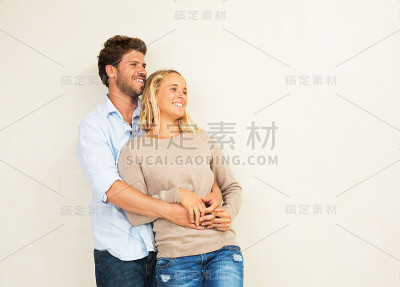夫妇在家里