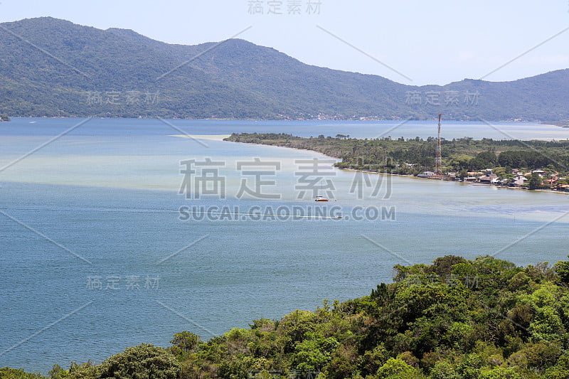 美丽的全景从鼹鼠海滩的观点在Florianópolis，圣卡塔琳娜。