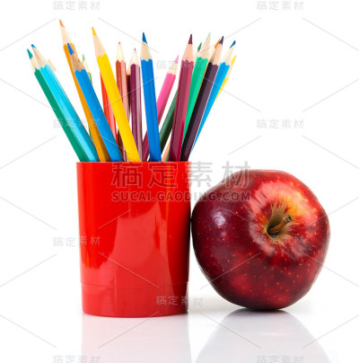 彩色铅笔在一个罐子里