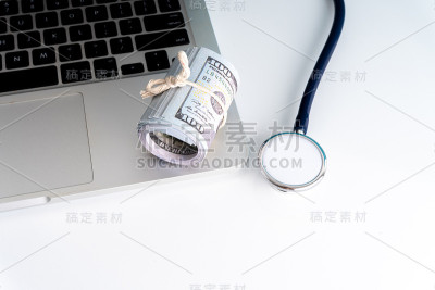 具有医学概念的听诊器和注射器。