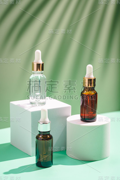 装油或血清的瓶子