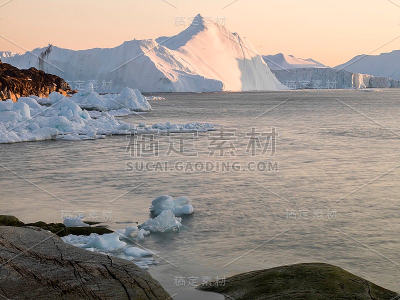 格陵兰岛北冰洋上的冰山