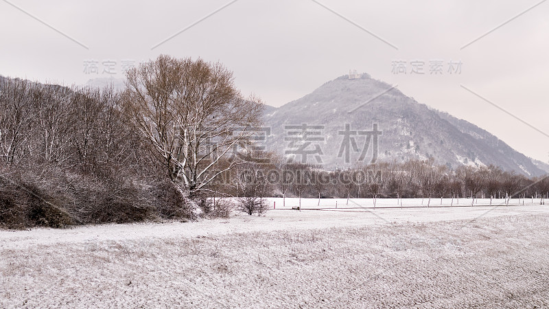 冬天里奥波兹堡覆盖着小雪