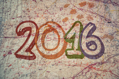 在墙上写着“2016”