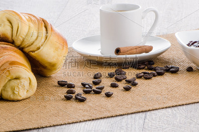 一杯黑咖啡