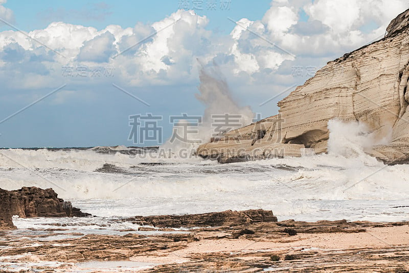 今天早上，以色列的地中海沿岸有暴风雨