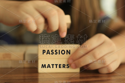激情决定着木块的概念。