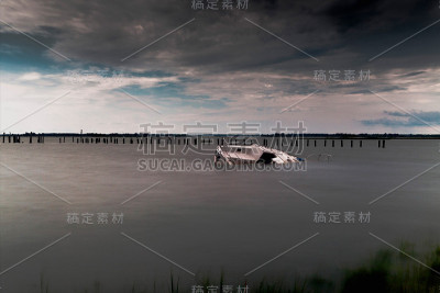下沉的船