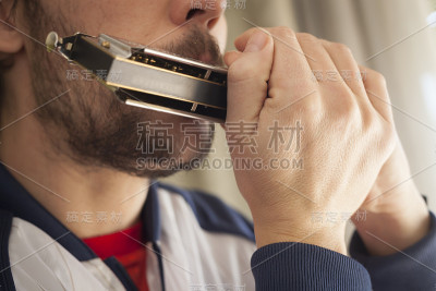 口琴。