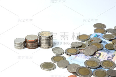 在有选择的焦点上堆叠硬币。