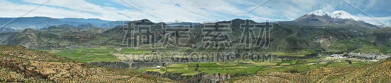 背景为“Nevado de Putre”的Putre村