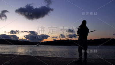 渔夫试着给他机会
