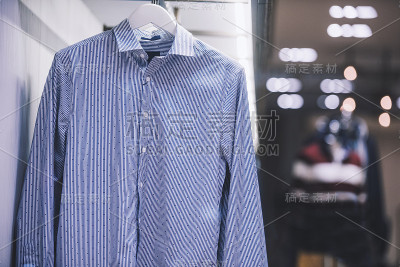 在米兰的一家商店里卖男装