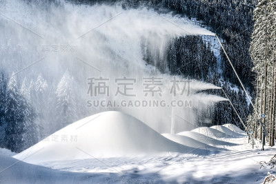 喷炮上的雪炮。