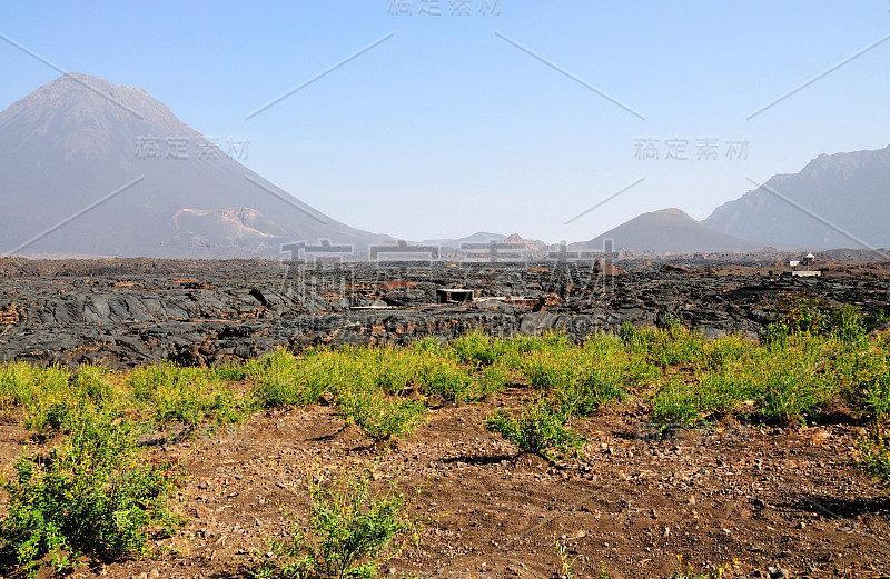 在火山基地耕作