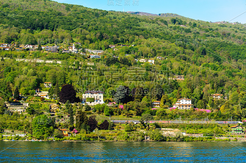 意大利皮埃蒙特湖(Lago Maggiore)海岸