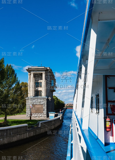船经过网关