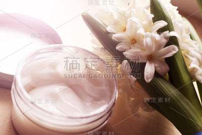 面霜春花白