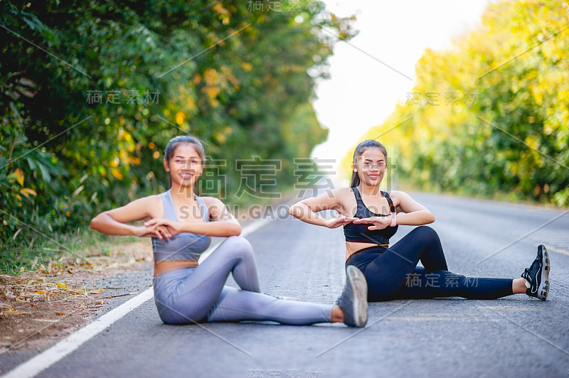 女人为了健康快乐地锻炼。运动的概念