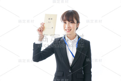 女商人很高兴得到回报
