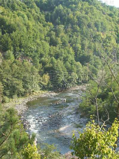 河和山